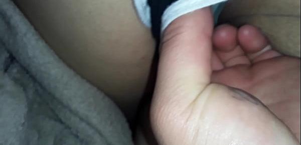  Rubbing my GF pussy to wake up